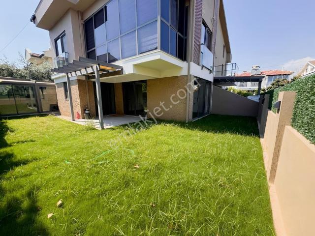Akarca Mahallesünde Satılık 4+1 Villa