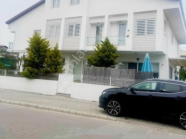 Akarca Mahallesinde Satılık Ferah Villa