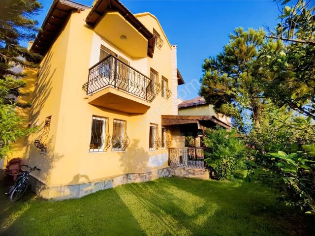 Akarca Mahallesinde Site İçin Müstakıl Eşyasız Ev