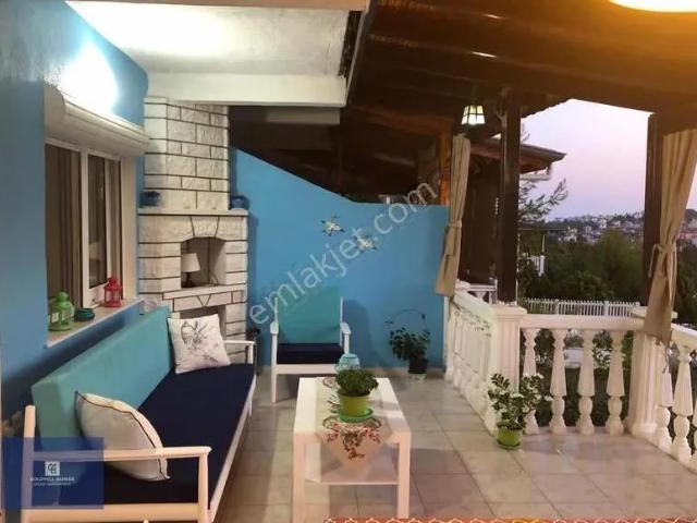 Akarca Yenisu Evlerinde Deniz Manzaralı Satılık 5+1 Villa