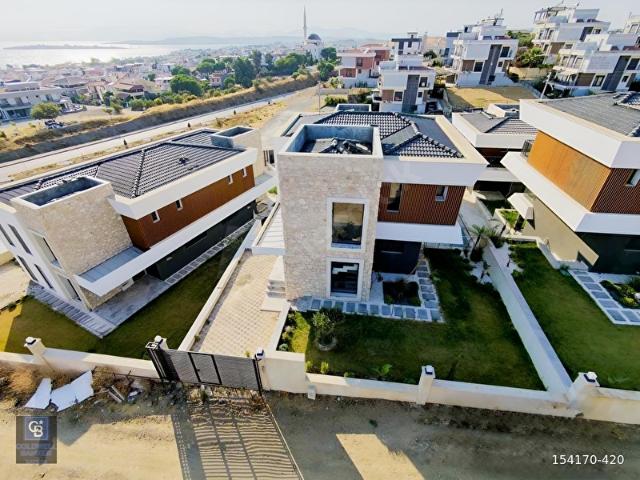 Akarcada 4+2 Tripleks lüksün tanımı olan havuzlu villa