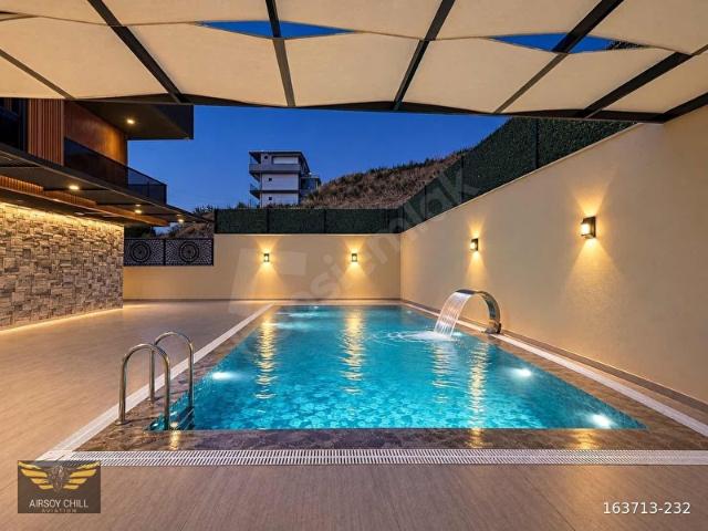 Akarcada 300 m Arsa İçinde Özel Havuzlu Lüks 3+1 Müstakil Villa