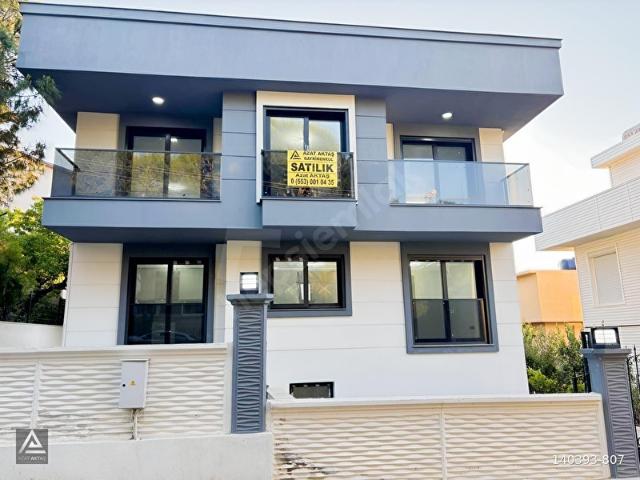 Akarca'da denize yürüme mesafesinde sıfır 3+2 villa