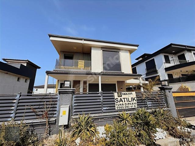 Akarcada her katı deniz manzaralı müstakil havuzlu villa