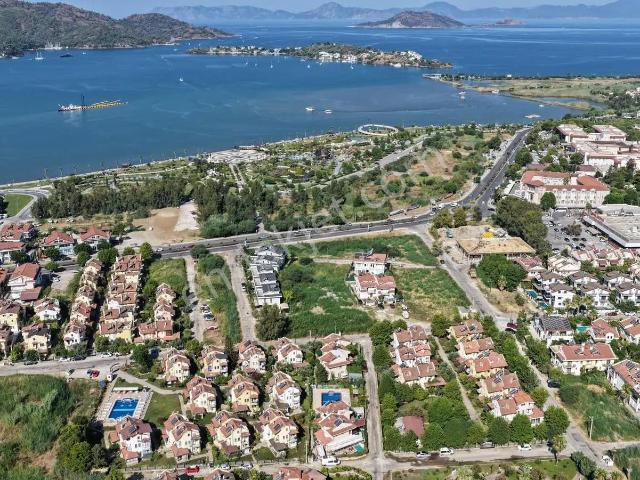 Akarca'da Site İçinde Ortak Havuzlu Satılık 3+1 Tripleks Villa