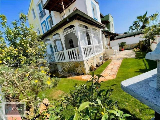 Akaraca Mah. Merkezi Konumda Eşyalı Havuzlu Kiralık Villa