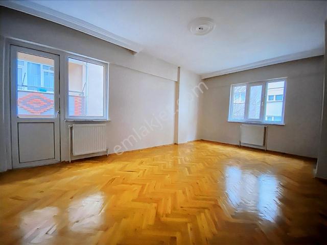 Akarbaşı Akyıl Sokakta 150 M² 3+1, 2 Balkonlu, Kombili Kiralık