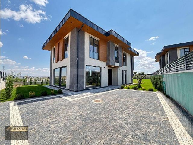 AKARSU EMLAK'TAN GÖLBAŞI KARŞIYAKA'DA 781 M ARSA ÜZERİNDE 300 M ÖZEL MİMARİSİYLE FARK YARATAN 4+1