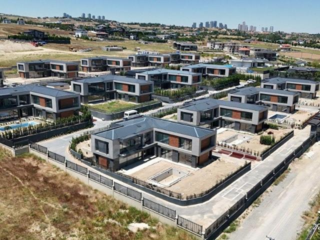 AKARSU EMLAK'TAN GÖLBAŞI LAGOM LIFE'TA İSKANLI LÜKS MÜSTAKİL HAVUZLU VİLLA 600M 5+1 SATILIK ÖZEL !