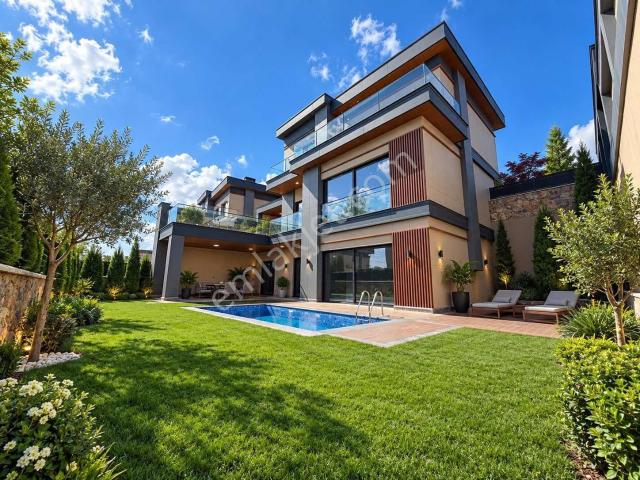 Akasya Country Sitesin De Müstakil Havuzlu 6+2 650m2 Lüks Villa