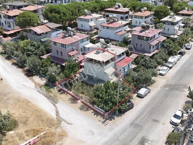 Akbük Merkezde Köşe Yanı Yeşil Alan
