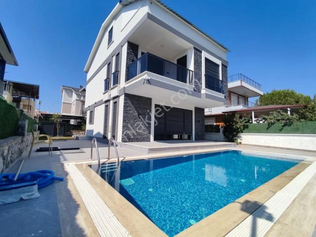 Akbük Merkezde Satılık 4+1 Bağımsız Müstakil Villa