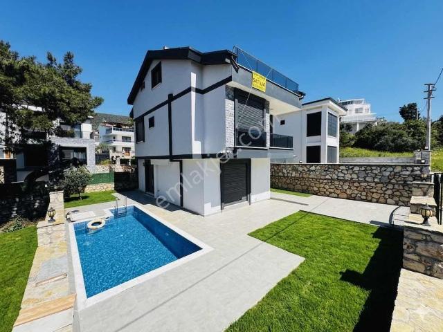 Akbük'te Bol Oksijenli, Geniş Teraslı Müstakil Havuzlu Villa