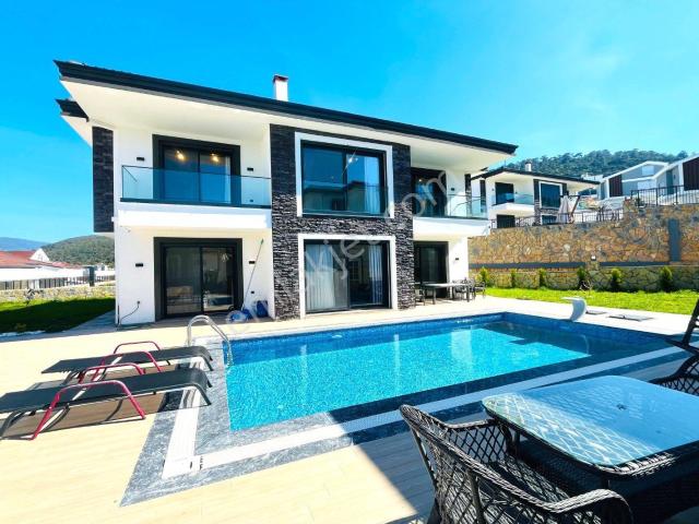 Akbükte Deniz Ve Doğa Manzaralı 500 M2 Arsa İçinde 5+1 Tam Müstakil Muhteşem Villa
