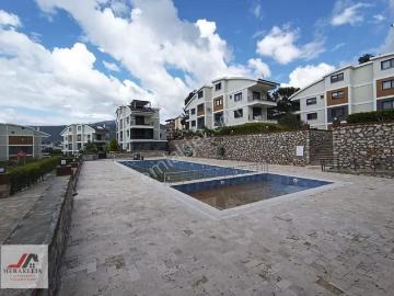 Akbük'te Kiralık Havuzlu Sitede 3+1 Manzaralı Dubleks