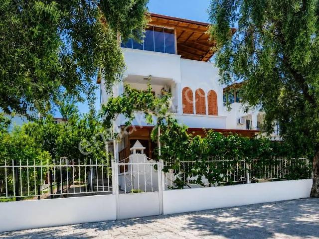 Akbük'te 3+1,200m² Satılık Villa /200m² Villa W/3 Rooms For Sale