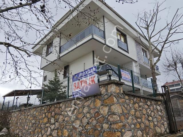 Akbaşlar Gayrimenkul'den Yenice Mahallesinde Satılık Villa