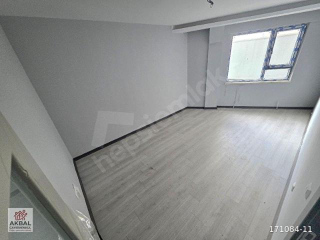 AKBAL GAYRİMENKUL'DEN YEŞİLBAYIR'DA YENİ BİNA'DA CADDE DİBİ 2+1 SATILIK DAİRE