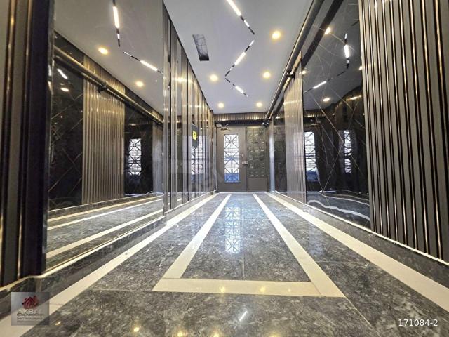 AKBAL GAYRİMENKUL'DEN YENİ BİNA'DA CADDE DİBİ YAPILI 3+1 DAİRE!