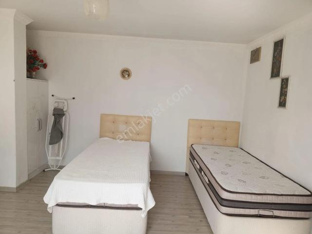 Akdeniz Emlakta Taşyaka Yüksek Okul Yanında Kiralık Eşyalı Daire