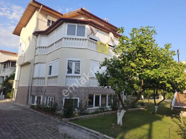Akdeniz 87'de Satılık 5+2 Villa Denize 150 Mt
