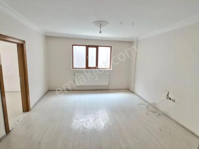 Akderede 3+1 Kot 1 De Yapılı Balkonlu Kiralık Daire
