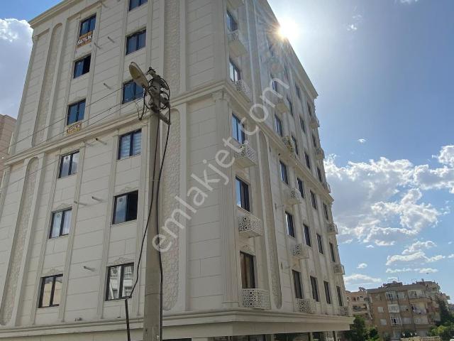 Akev Gayrimenkul'den Merkezi Konum Lüks Arakat Eşyalı 1+1 Daire