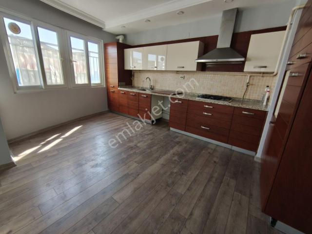 Akgül 10 Sitesinde 4+1 Site İçi Geniş Daire