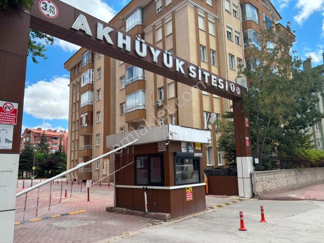 Akhüyük Sitelerinde Ara Kat 3+1 Bakımlı Daire