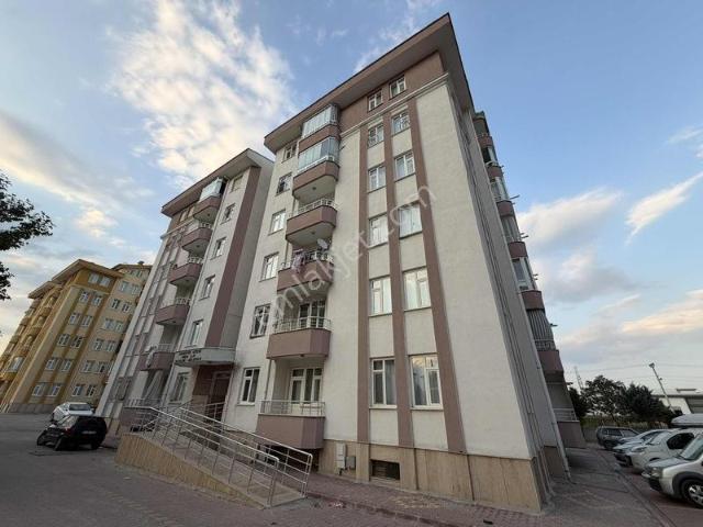Akhüyük 4 Sitelerinde Ara Kat Geniş 3+1 Satılık Daire