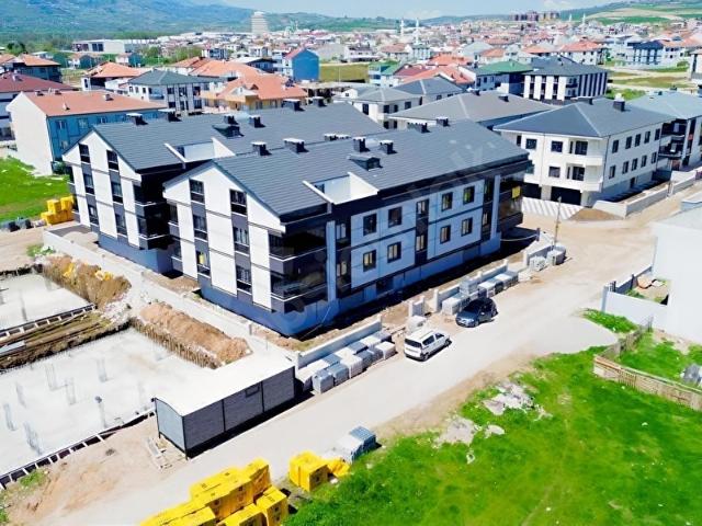 AKHİSARDA 120 M SIFIR 2+1 CAM BALKONLU SATILIK DAİRE
