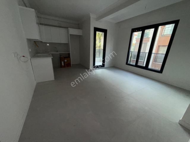 Akhisar Atatürk’te Kiralık 1+1 Sıfır Arakat Daire