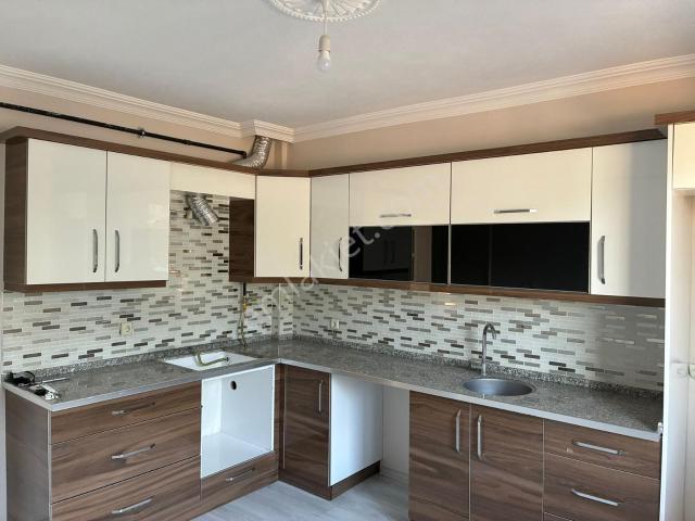 Akhisar Hürriyet Mahallesinde 2+1 Geniş Kiralık Daire