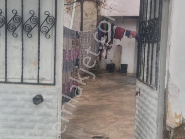 Akhisar Zeytinliova’da Köy İçinde 2 Katlı Satılık Müstakil Köy Evi