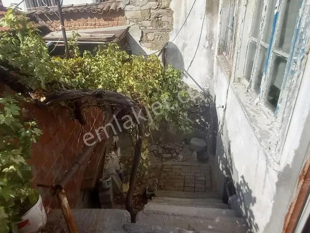 Akhisar Zeytinliova Da Satılık Tadilat İsteyen 2+1 Köy Evi 749.000tl