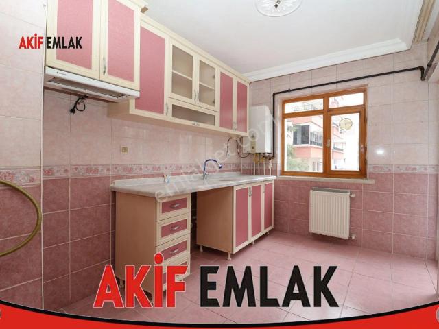 Akif'ten Atakent'te 3+1 14.cadde Yanı Ara Katta Ön Cephe Kiralık Daire