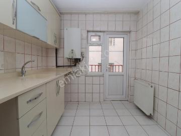 Akif'ten Atakent'te 3+1 14.cadde Yanı Merkezde Ara Kat Kiralık