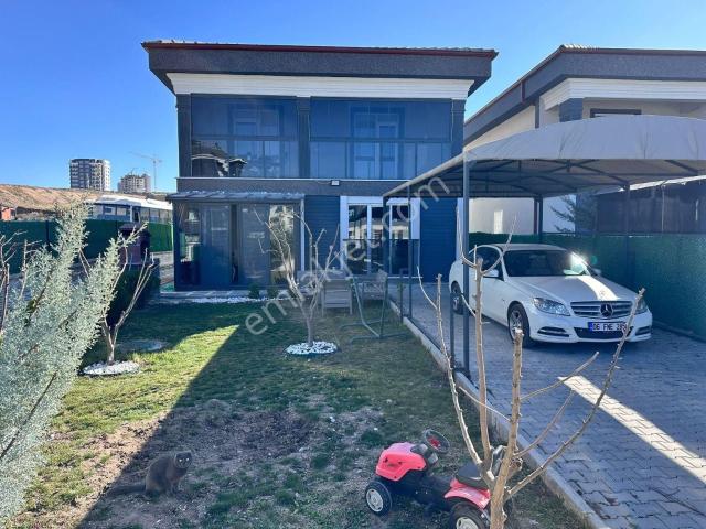 Akif'ten Ayyıldız'da 575 M2 Bahçeli Triplex 6+2 Satılık Villa