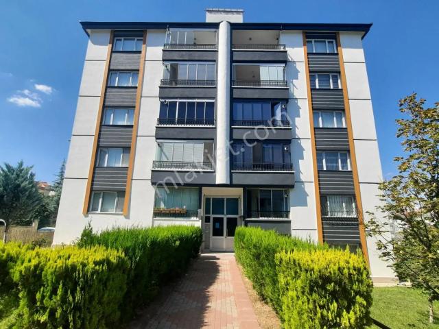 Akif'ten Ayyıldız'da Arakat Üç Cepheli Siteiçi 3+1 Satılık Daire