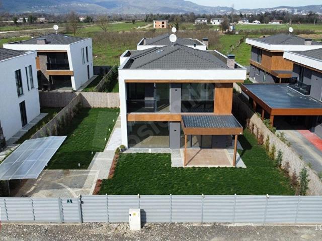 AKINLAR ZÜMRÜT KONAKLARINDA 5+1 263M2 SATILIK ULTRA LÜKS VİLLA