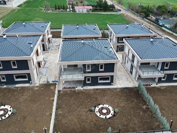 ÇAKIRLAR YAKINI KARACAKAYA DA SATILIK 5+1 GENİŞ BAHÇELİ VİLLA