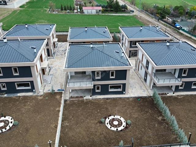 ÇAKIRLAR YAKINI SATILIK 5+1 GENİŞ BAHÇELİ VİLLA