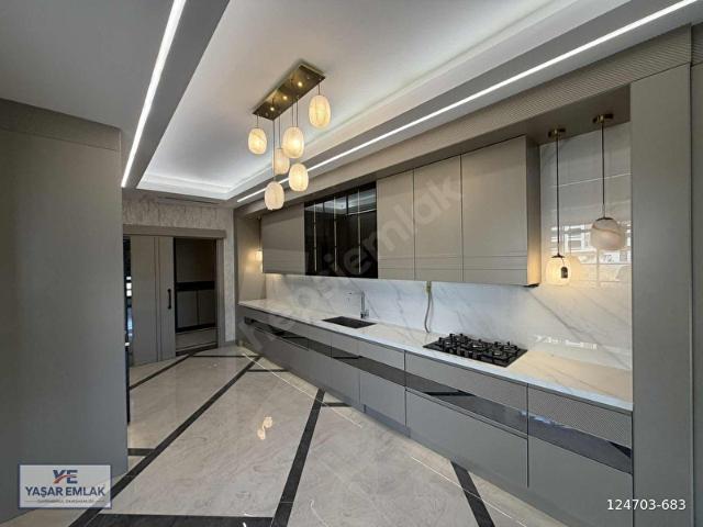 AKKENT MİLLET CAMİİ CİV. SATILIK 3.5+1 FORE KAZIKLI DAİRE