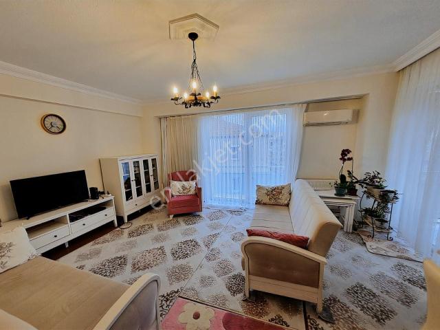 Akkonak Mahallesinde Satılık 2+1 14 Yıllık Daire