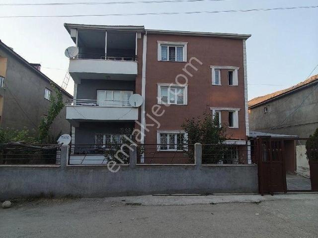 Akköprü De 3 Katlı Müstakil Bahçeli Ev Satılıktır