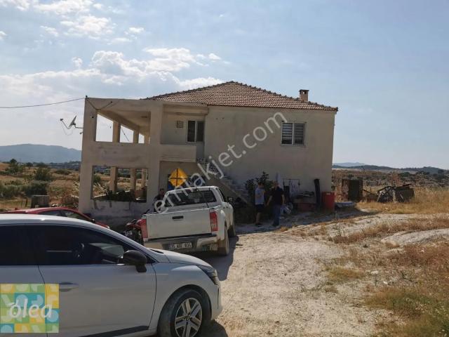 Akkovalık Mahallesinde İki Katlı Kargır Ev Ve Arsası