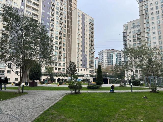 Akkoza Koru'da Cadde Cephe Satılık Boş 2+1 Balkonlu