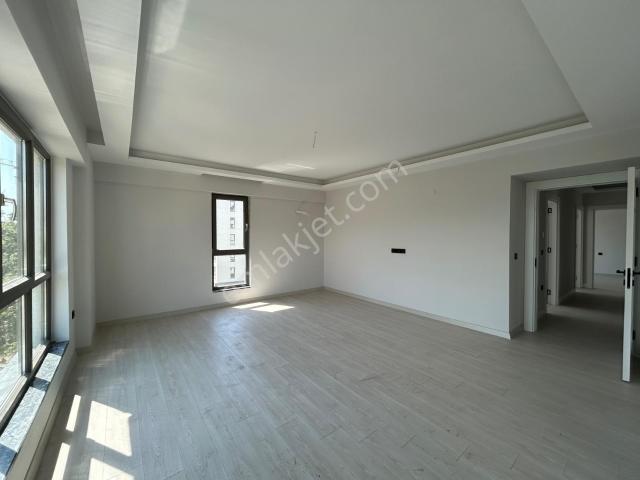 Akpınar Ak Yükselen Zirve 4 Sitesinde 3+1 Kiralık Daire