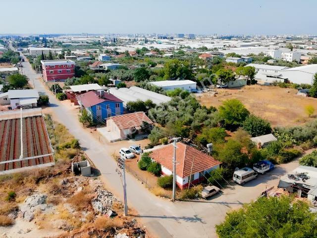 Aksu Atatürk Köşe Parsel 1.353 M2 Bahçeli Yapı Kayıt Belgeli Ev