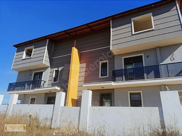 AKSU ÇAMKÖY'DE DAİRE FİYATINA TRİBLEX YÜZME HAVUZLU SIFIR VİLLA
